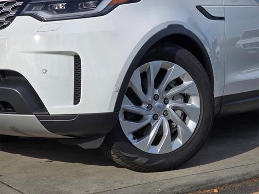 2024 Land Rover Discovery P300 S