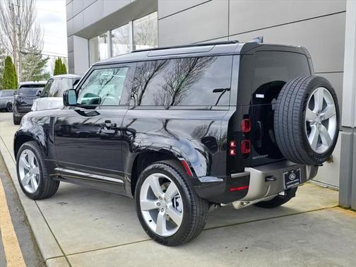 2025 Land Rover Defender 90 P400 X-Dynamic SE