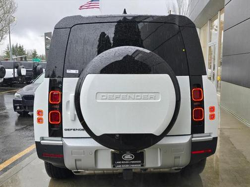 2025 Land Rover Defender 130 P400 S