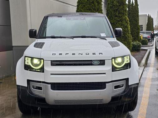 2025 Land Rover Defender 130 P400 S