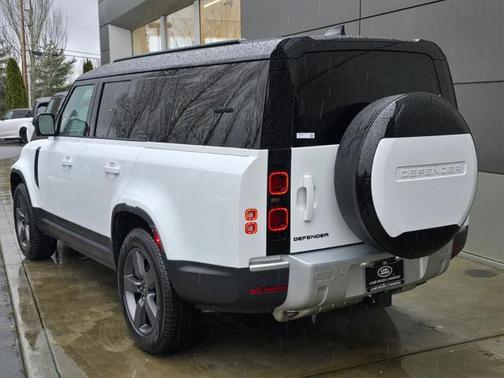 2025 Land Rover Defender 130 P400 S