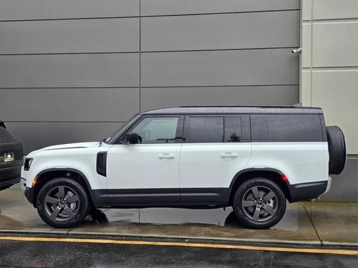 2025 Land Rover Defender 130 P400 S