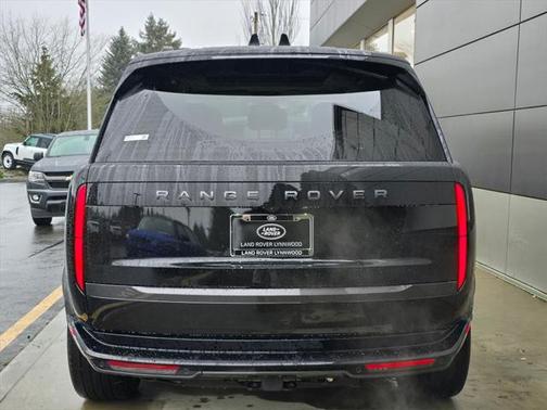 2025 Land Rover Range Rover P530 SE