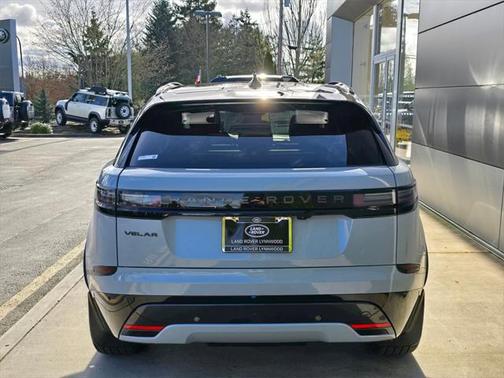 2026 Land Rover Range Rover Velar P250 SE R-Dynamic