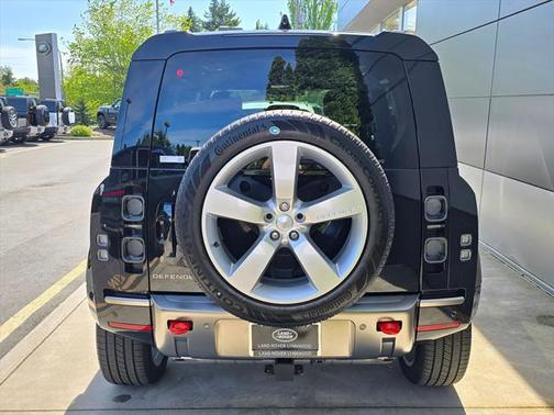 2025 Land Rover Defender 110 P400 X