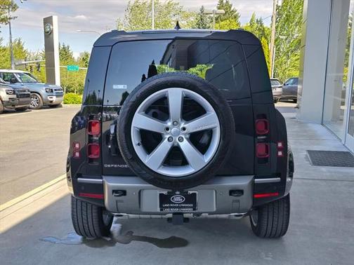 2025 Land Rover Defender 110 P400 X-Dynamic SE