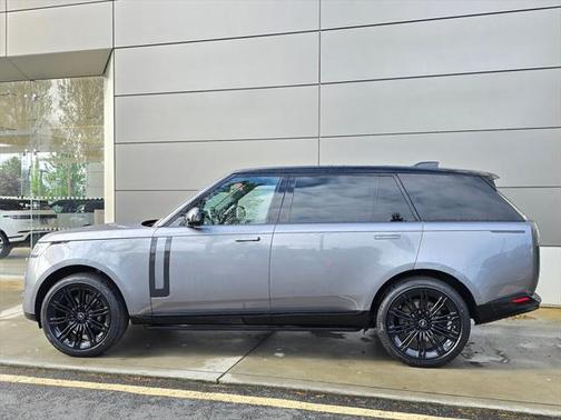 2025 Land Rover Range Rover P530 SE 7 Seat