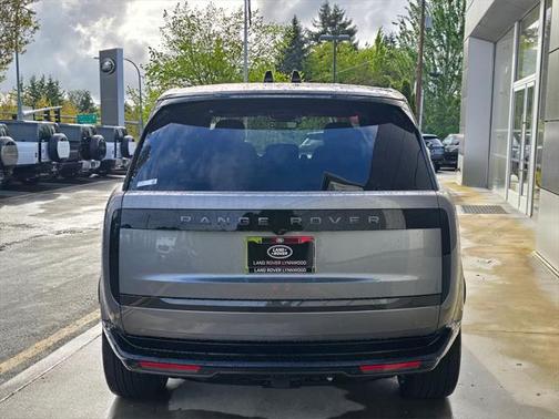 2025 Land Rover Range Rover P530 SE 7 Seat