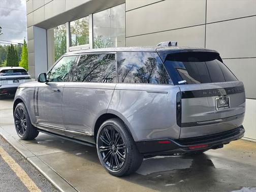 2025 Land Rover Range Rover P530 SE 7 Seat