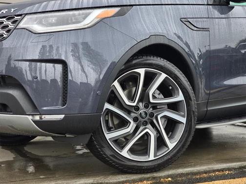 2025 Land Rover Discovery P300 S