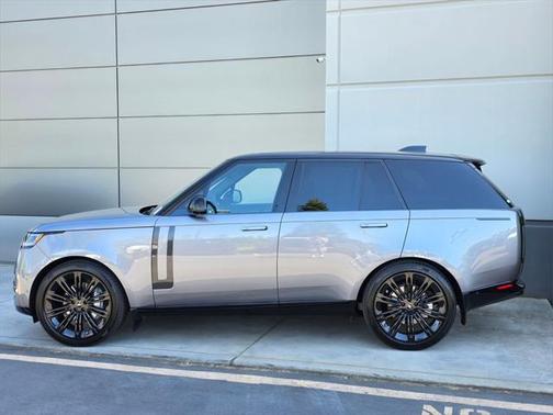 2025 Land Rover Range Rover P400 SE