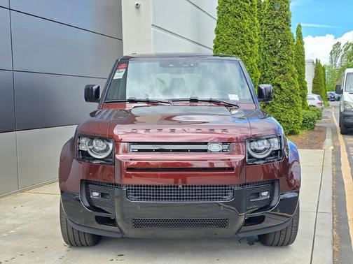 2025 Land Rover Defender 130 P400 X-Dynamic SE