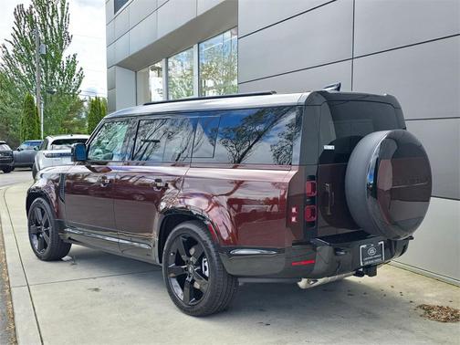 2025 Land Rover Defender 130 P400 X-Dynamic SE