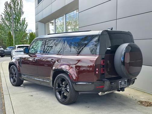 2025 Land Rover Defender 130 P400 X-Dynamic SE