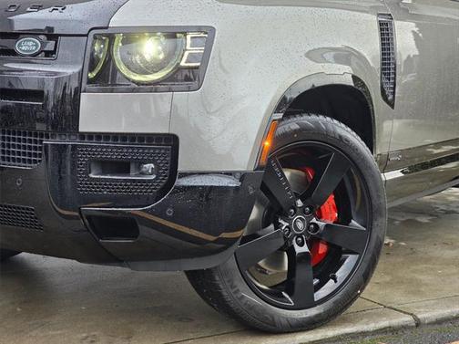 2025 Land Rover Defender 110 P400 X