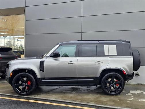 2025 Land Rover Defender 110 P400 X