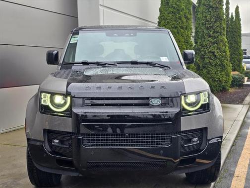 2025 Land Rover Defender 110 P400 X