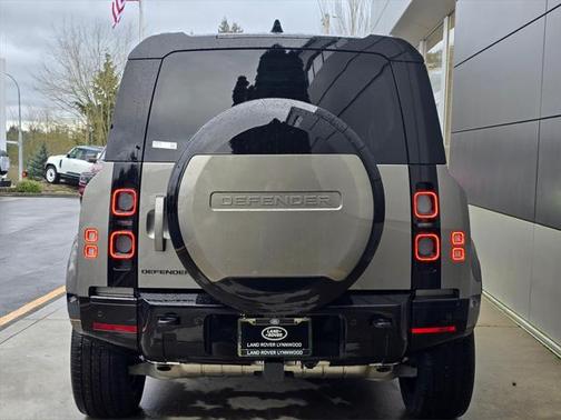 2025 Land Rover Defender 110 P400 X