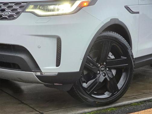 2025 Land Rover Discovery P300 S