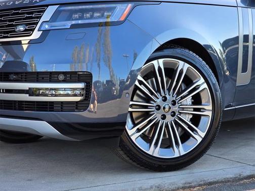 2025 Land Rover Range Rover P530 SE