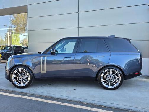 2025 Land Rover Range Rover P530 SE