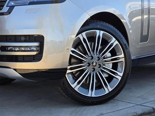 2025 Land Rover Range Rover P530 SE