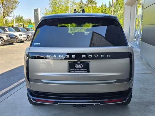 2025 Land Rover Range Rover P530 SE