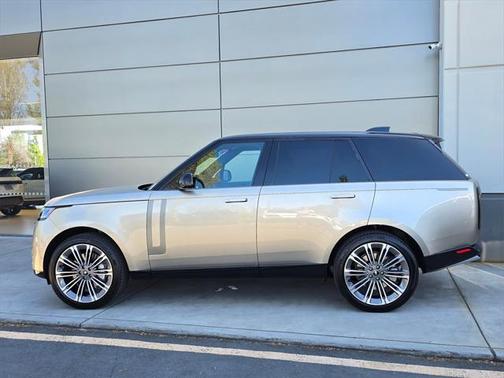 2025 Land Rover Range Rover P530 SE