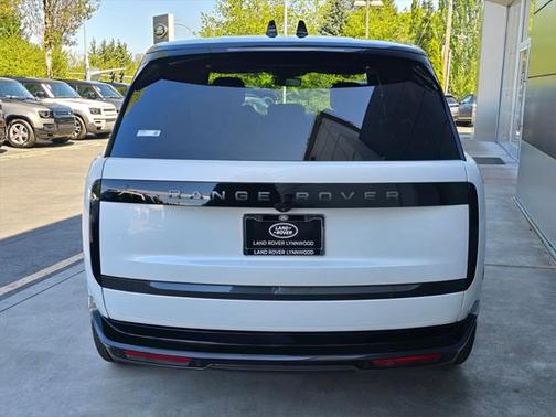 2025 Land Rover Range Rover P550e SE