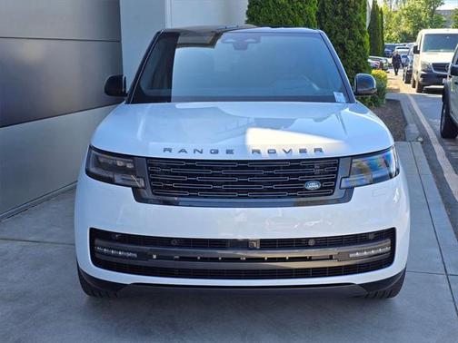 2025 Land Rover Range Rover P550e SE