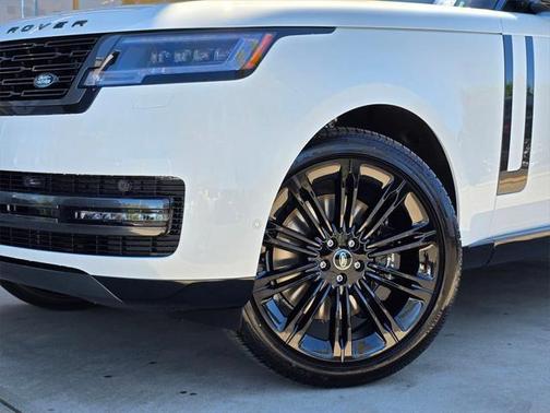 2025 Land Rover Range Rover P530 SE