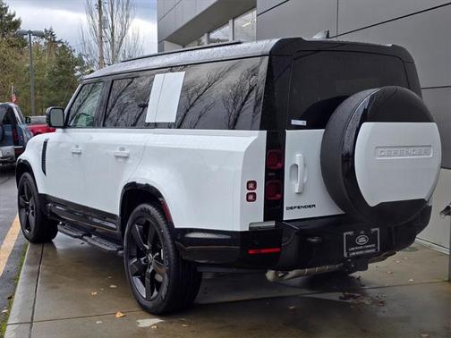 2025 Land Rover Defender 130 P400 X-Dynamic SE