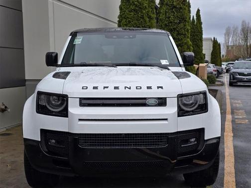 2025 Land Rover Defender 130 P400 X-Dynamic SE