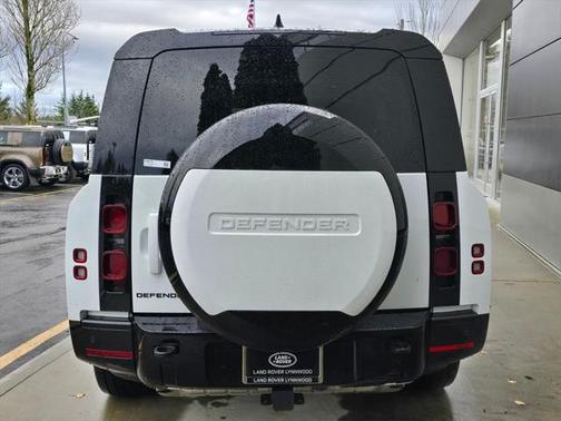 2025 Land Rover Defender 130 P400 X-Dynamic SE