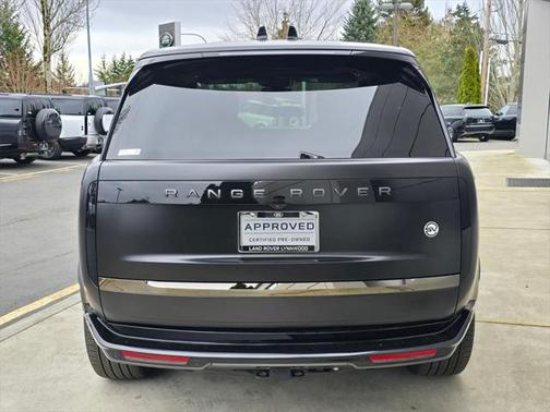 2025 Land Rover Range Rover P615 SV