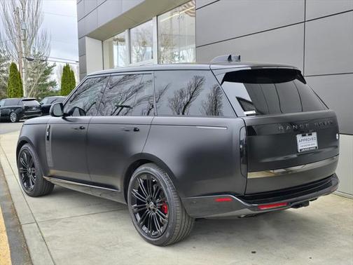 2025 Land Rover Range Rover P615 SV