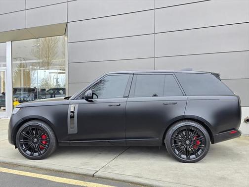 2025 Land Rover Range Rover P615 SV