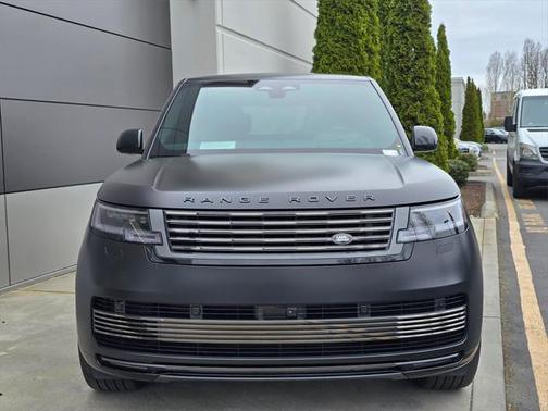 2025 Land Rover Range Rover P615 SV
