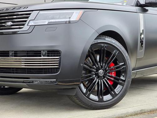 2025 Land Rover Range Rover P615 SV