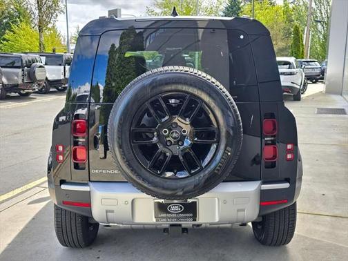 2025 Land Rover Defender 110 P300