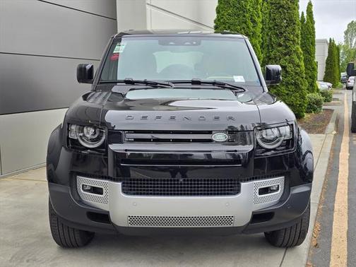 2025 Land Rover Defender 130 P400 S