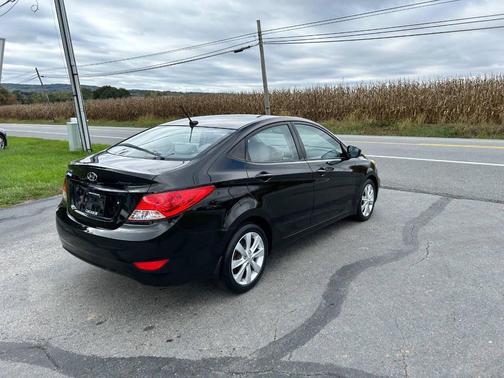 2012 Hyundai Accent SE