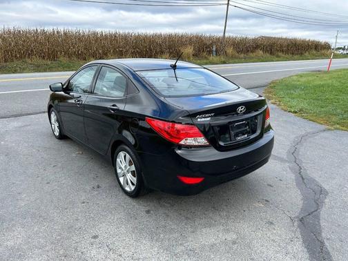2012 Hyundai Accent SE