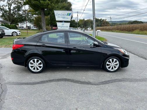 2012 Hyundai Accent SE