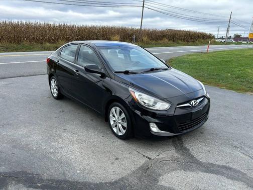 2012 Hyundai Accent SE