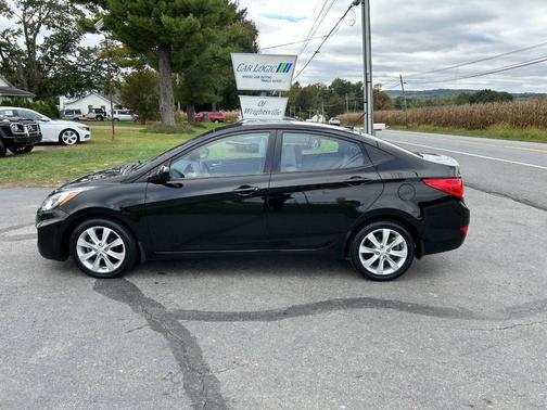 2012 Hyundai Accent SE