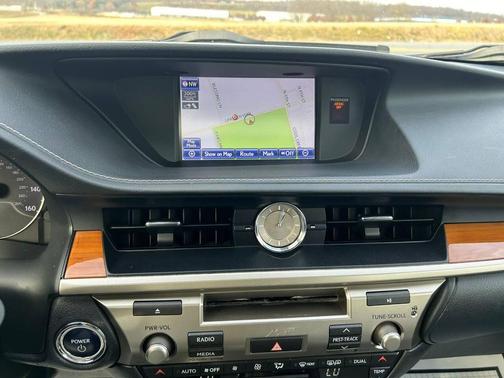 2013 Lexus ES 300h Base
