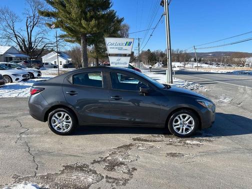 2017 Toyota Yaris iA Base