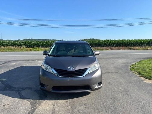 2014 Toyota Sienna LE
