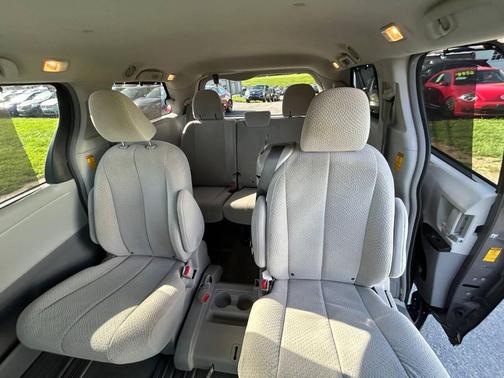 2014 Toyota Sienna LE